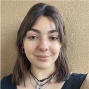 Estudiante universitaria da clases de primaria, ESO y Bachillerato